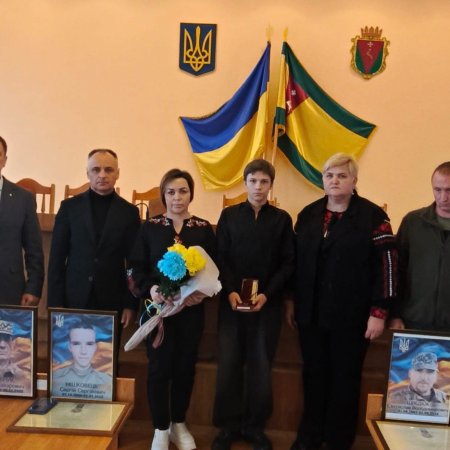 Родинам полеглих захисників України вручили державні нагороди